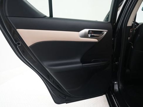 Used 2017 Lexus CT 200h FWD image 31