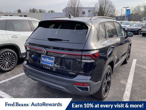 New 2026 Volkswagen Taos SE image 5