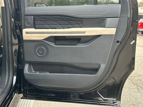 Certified 2022 Ford Expedition Max Platinum image 16