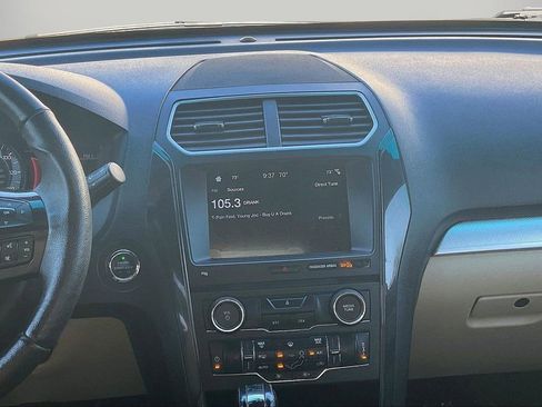 Used 2017 Ford Explorer XLT w/ Equipment Group 202A image 13