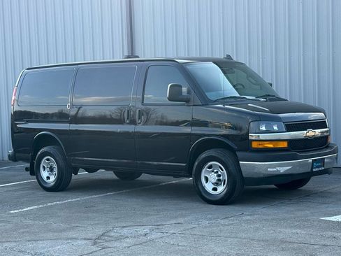 Used 2018 Chevrolet Express 2500 w/ Driver Convenience Package image 12
