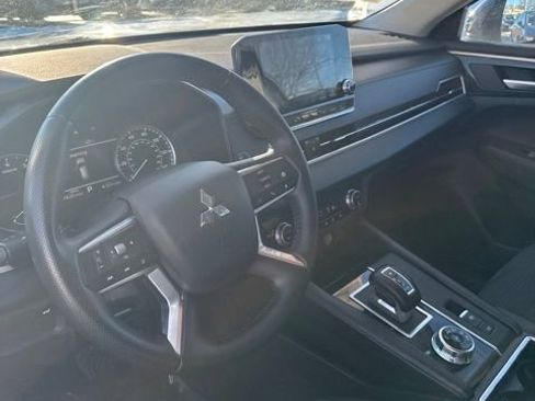Used 2024 Mitsubishi Outlander SE image 7