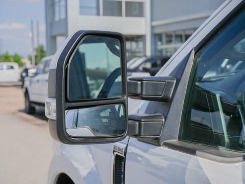 Used 2018 Ford F350 Lariat w/ Lariat Value Package AWD/4WD image 16