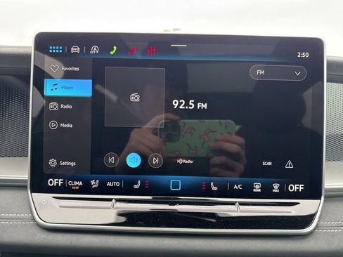 New 2026 Volkswagen Tiguan SE R-Line AWD/4WD image 17