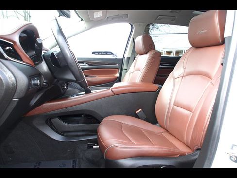 Used 2019 Buick Enclave Avenir w/ Avenir Technology Package image 32