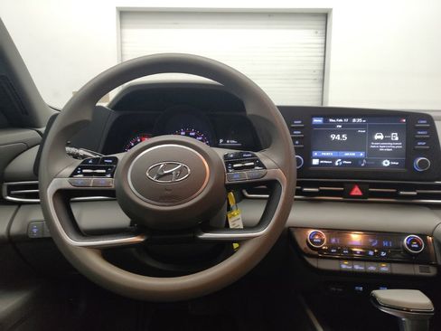 Used 2022 Hyundai Elantra SEL image 22