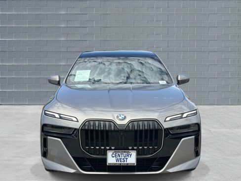 Used 2026 BMW 740i w/ Premium Package RWD image 2