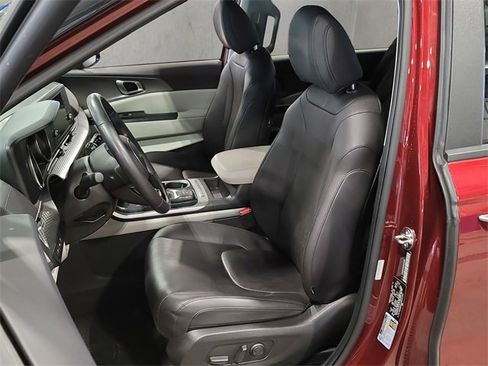 Used 2024 Kia Carnival LX image 16