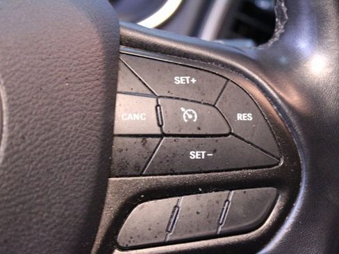 Used 2020 Jeep Cherokee Trailhawk image 22