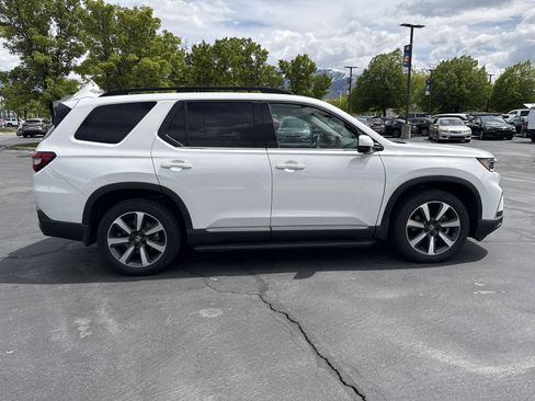 Used 2023 Honda Pilot Elite image 6