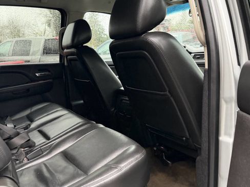 Used 2013 Chevrolet Suburban LTZ image 21