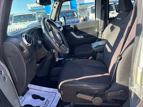 Used 2014 Jeep Wrangler Unlimited Rubicon w/ Connectivity Group AWD/4WD image 8