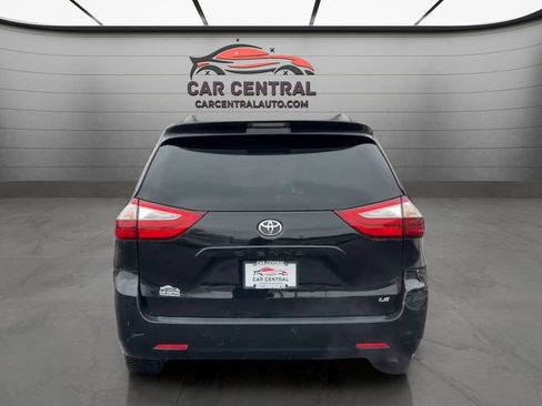 Used 2016 Toyota Sienna LE image 5