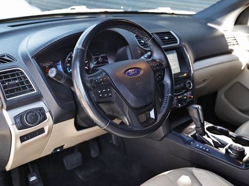 Used 2017 Ford Explorer XLT w/ Equipment Group 202A image 18