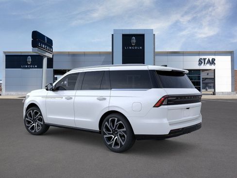 New 2026 Lincoln Navigator Reserve AWD/4WD image 4