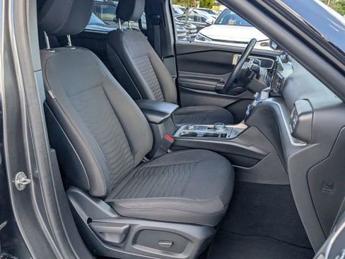 Used 2020 Ford Explorer XLT w/ Comfort Package image 16