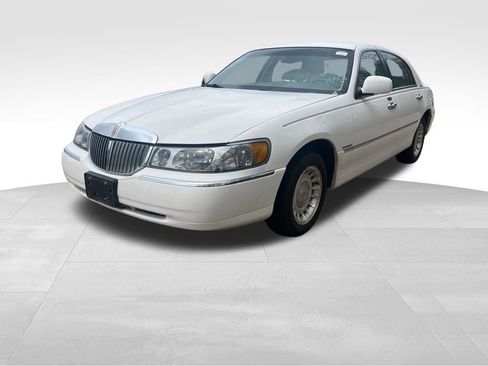 Used 2000 Lincoln Town Car Executive RWD image 7