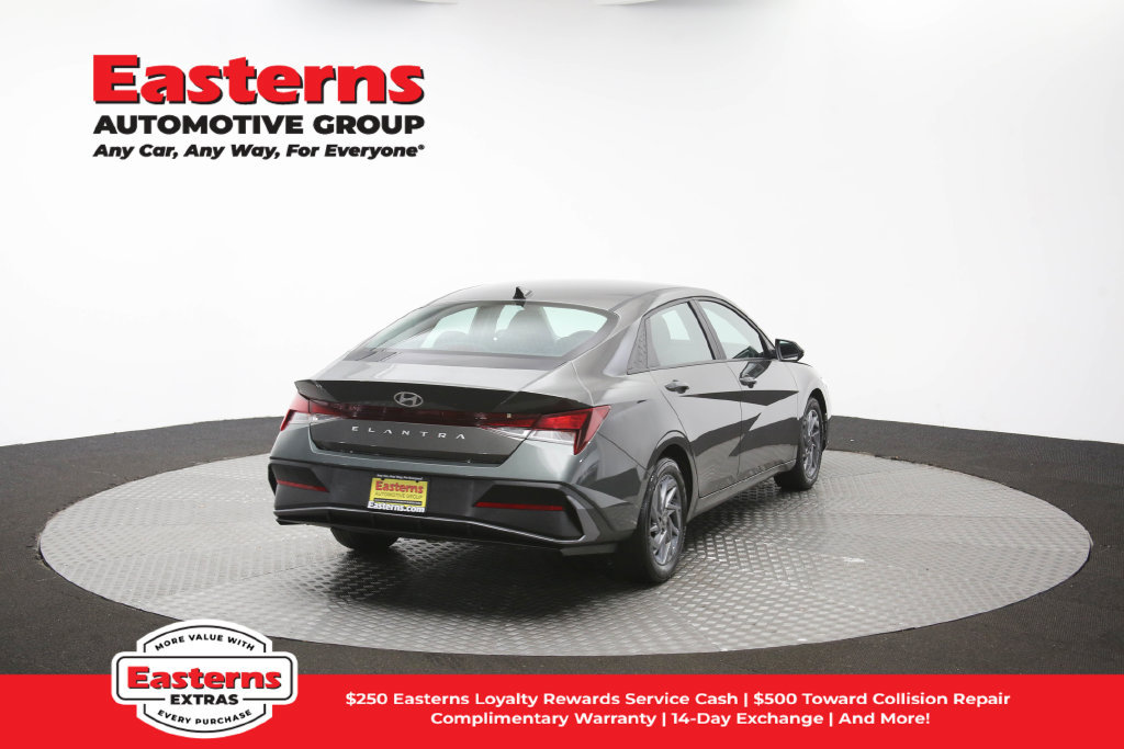 Used 2024 Hyundai Elantra SEL FWD image 39