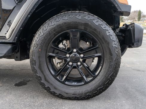 Used 2023 Jeep Wrangler Unlimited Sahara image 11