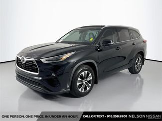 Used 2021 Toyota Highlander XLE FWD video 1