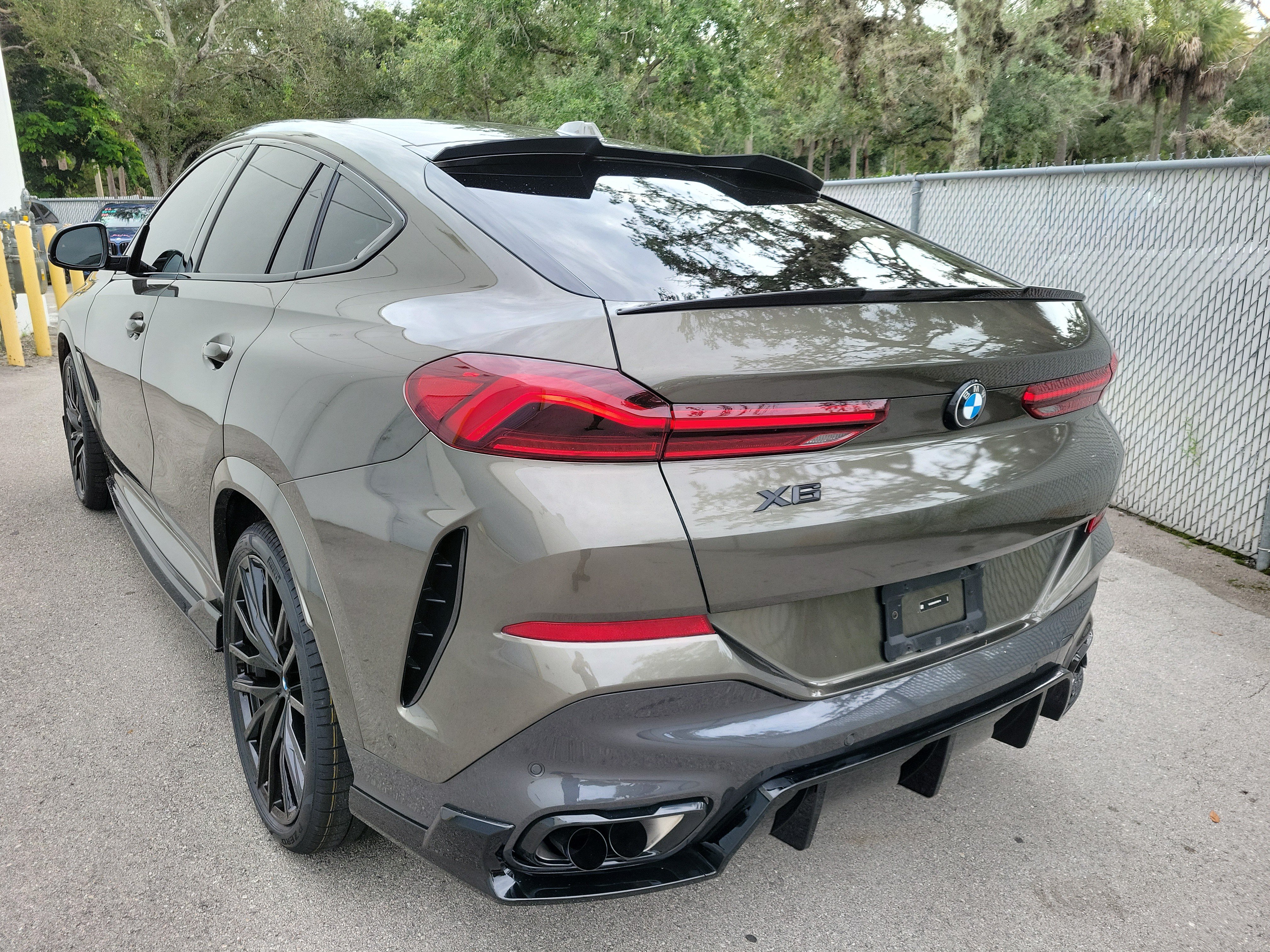 Certified 2025 BMW X6 xDrive40i w/ Executive Package AWD/4WD image 3
