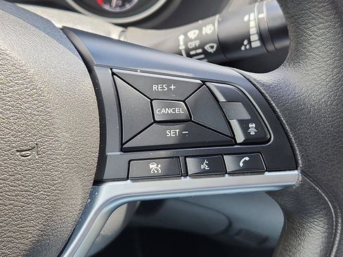 Used 2025 Nissan Sentra SV FWD image 21