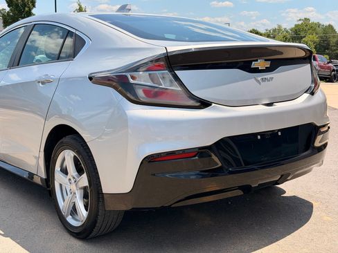 Used 2017 Chevrolet Volt LT w/ Comfort Package FWD image 5