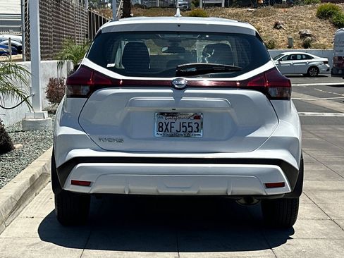 Used 2021 Nissan Kicks S FWD image 5