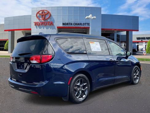 Used 2018 Chrysler Pacifica Touring-L Plus w/ Advanced Safetytec Group FWD image 6