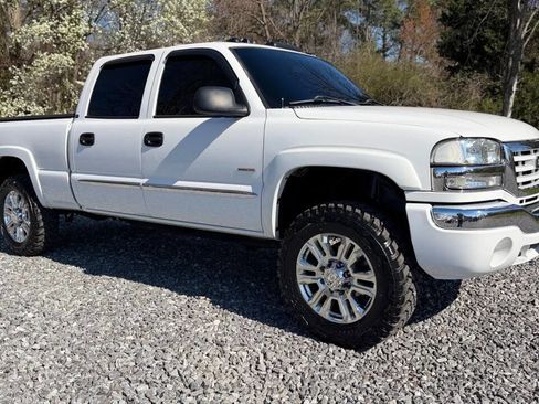 Used 2005 GMC Sierra 2500 SLT w/ Heavy-Duty Power Package image 1