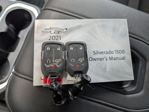 Used 2021 Chevrolet Silverado 1500 LT Trail Boss w/ Bed Protection Package image 36