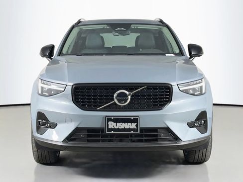 Certified 2023 Volvo XC40 B5 Ultimate AWD/4WD image 2