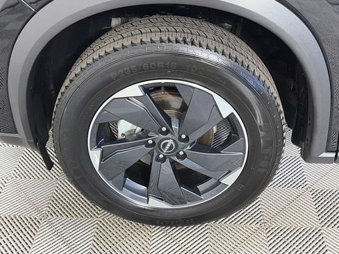 Used 2024 Nissan Rogue SV AWD/4WD image 8