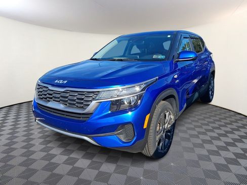 Used 2023 Kia Seltos LX AWD/4WD image 3