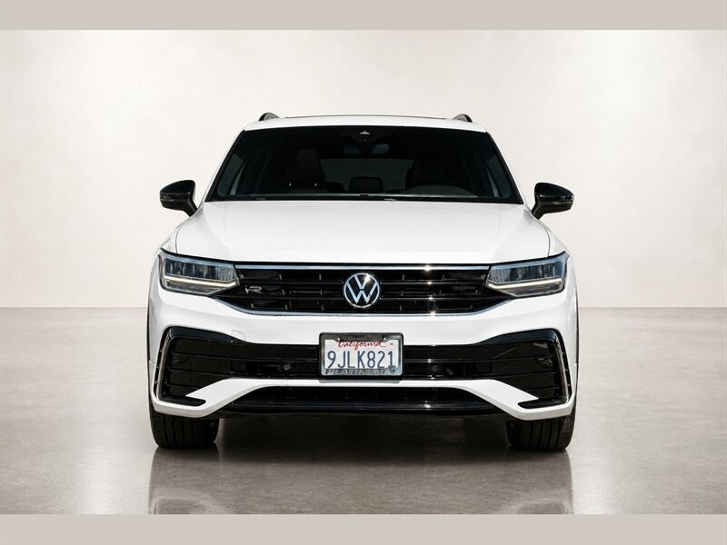 Used 2023 Volkswagen Tiguan SE R-Line FWD image 3