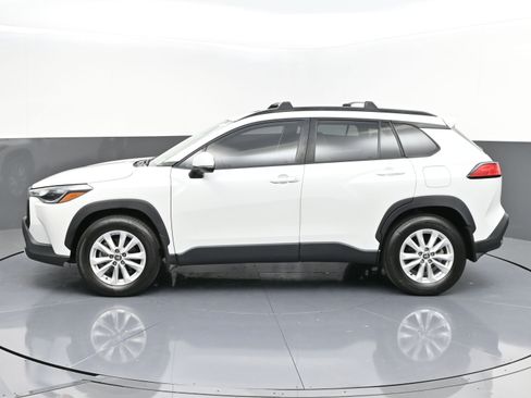 Used 2022 Toyota Corolla Cross LE image 4