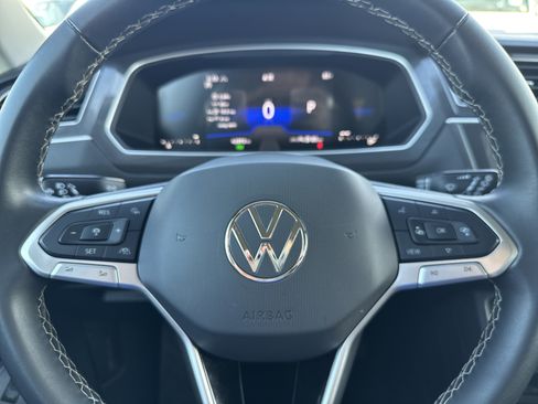 Used 2024 Volkswagen Tiguan SE AWD/4WD image 15