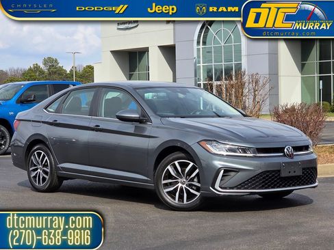 Used 2025 Volkswagen Jetta SE image 1