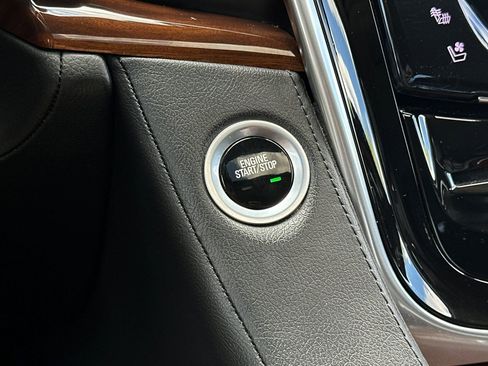 Used 2020 Cadillac Escalade Luxury w/ Escalade Sport Edition image 32