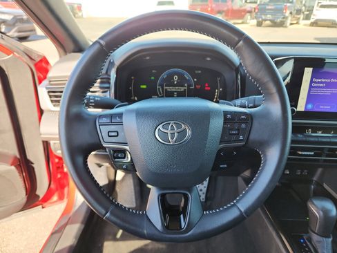 Used 2025 Toyota Camry SE image 16