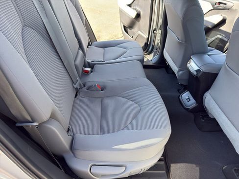 Used 2022 Toyota Highlander L image 31