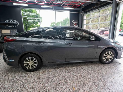 Used 2020 Toyota Prius Prime XLE FWD image 4