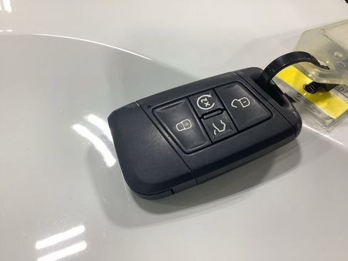 Used 2018 Volkswagen Atlas SEL w/ R-Line Package image 27