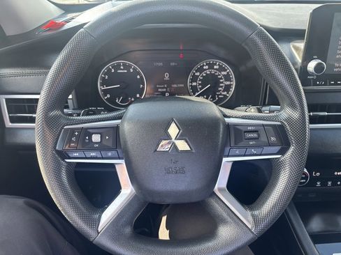 Used 2022 Mitsubishi Outlander ES image 17