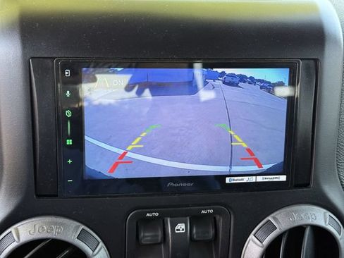 Used 2015 Jeep Wrangler Sport AWD/4WD image 16