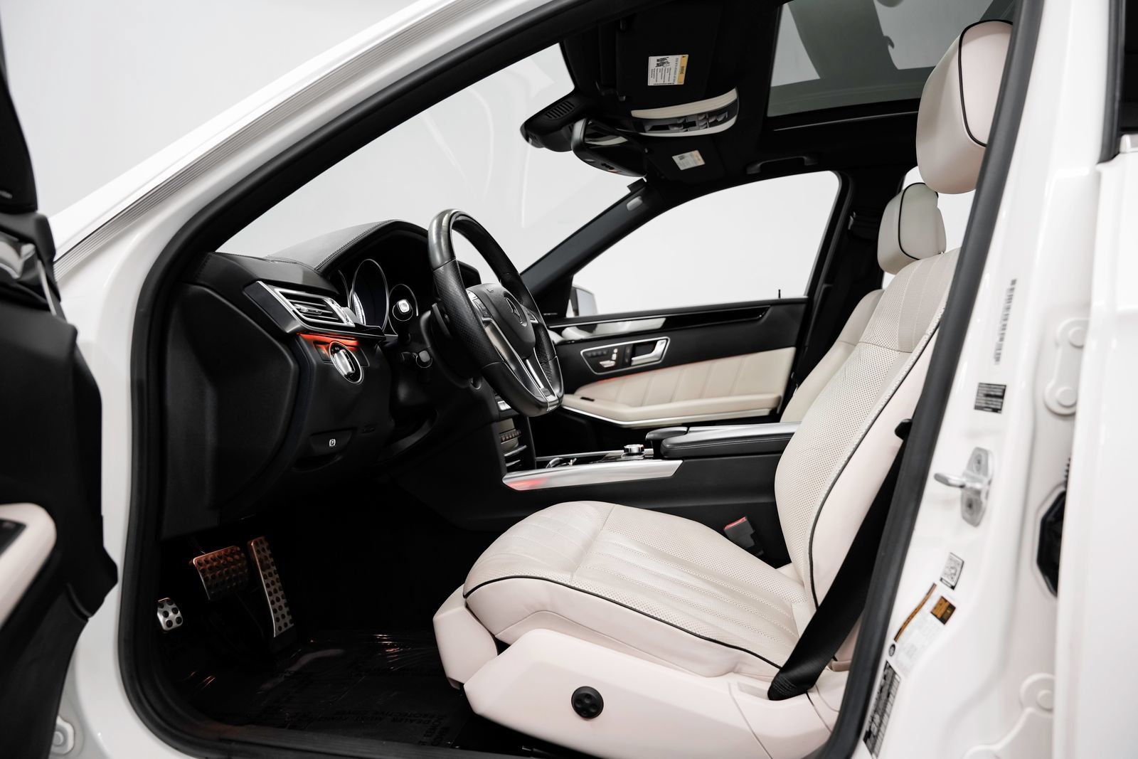 Used 2015 Mercedes-Benz E 400 Sedan image 19