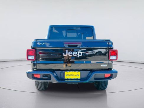 Used 2023 Jeep Gladiator Overland AWD/4WD image 4