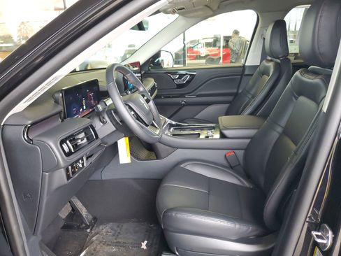 New 2026 Lincoln Aviator AWD image 11