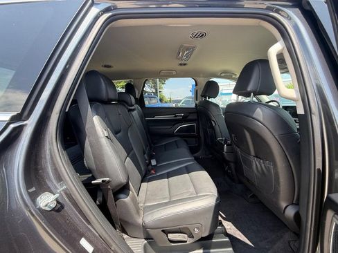 Used 2024 Kia Telluride LX FWD image 12