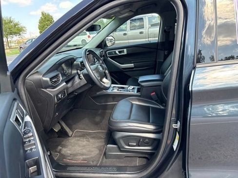 Used 2023 Ford Explorer XLT w/ Equipment Group 202A AWD/4WD image 19